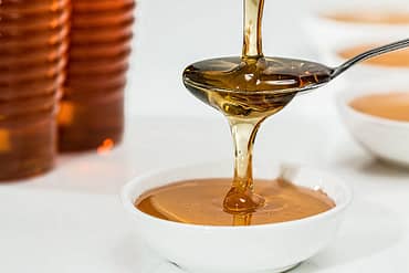 Rauwe honing: 5 beautygeheimen voor jouw huid.